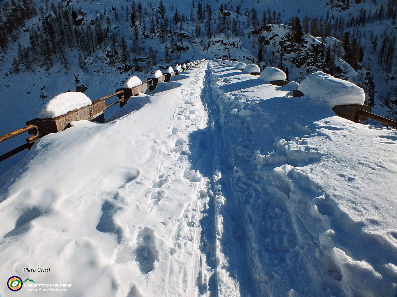75 La diga coperta di neve....JPG